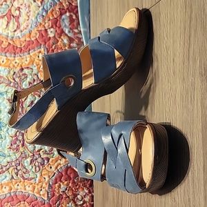Born sandals